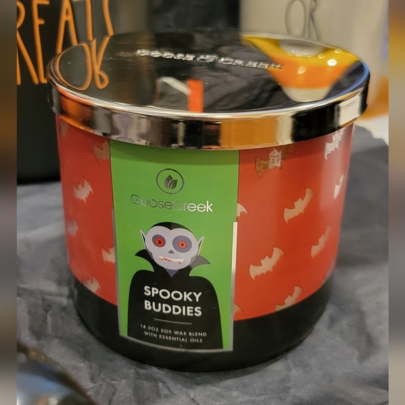 Goose Creek Spooky Candle 3-Wick - Picture 1 of 5